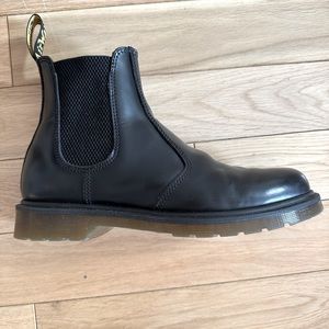 Dr. Martens 2976 Chelsea Boot - Smooth Leather